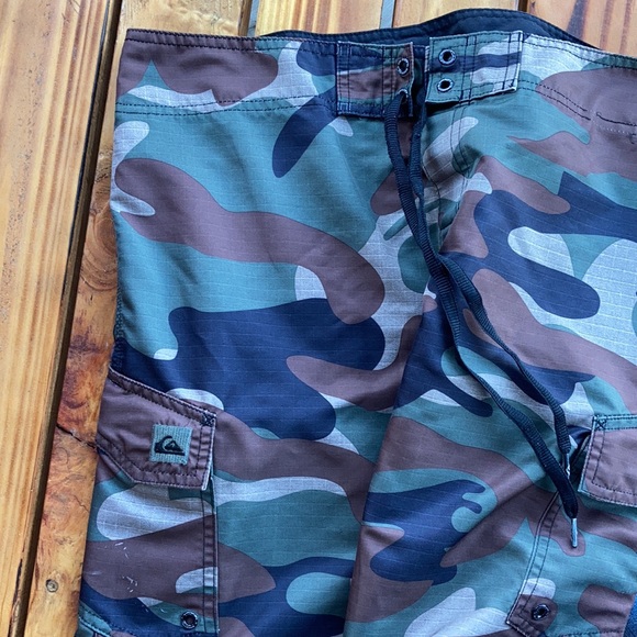 Men’s Quicksilver camo board shirt - Picture 3 of 5